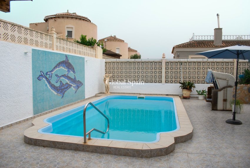 Wiederverkauf - VILLA -
TORREVIEJA - Torrevieja