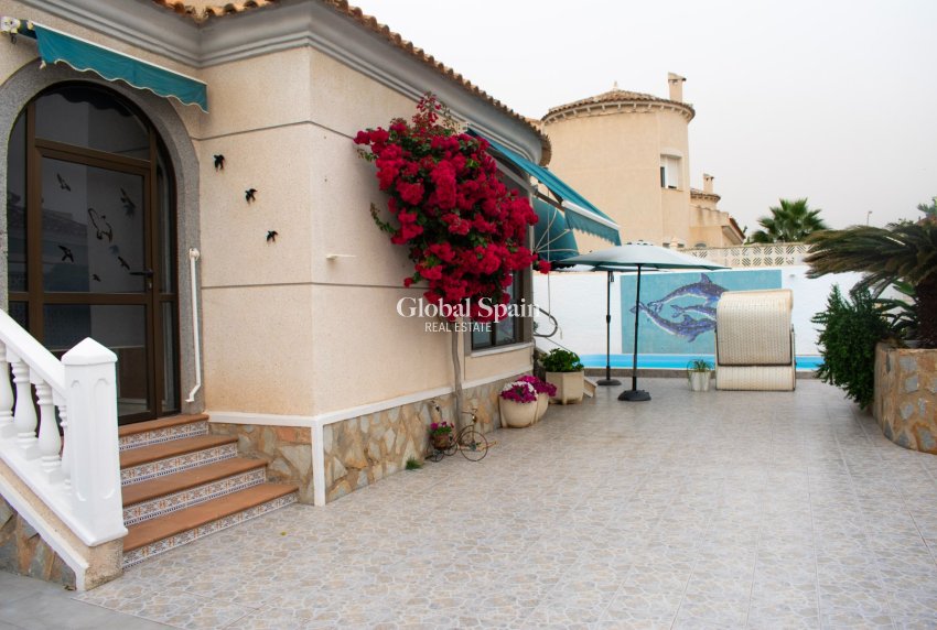 Wiederverkauf - VILLA -
TORREVIEJA - Torrevieja