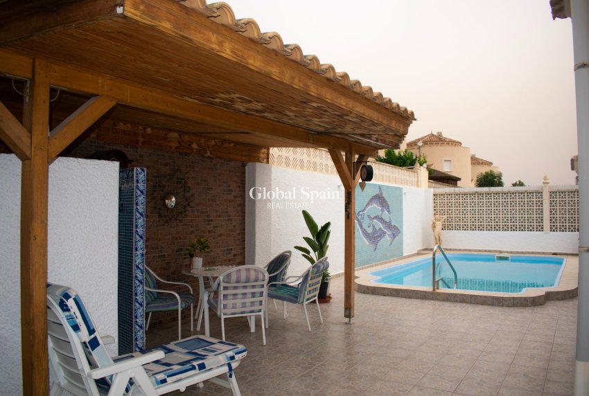 Wiederverkauf - VILLA -
TORREVIEJA - Torrevieja