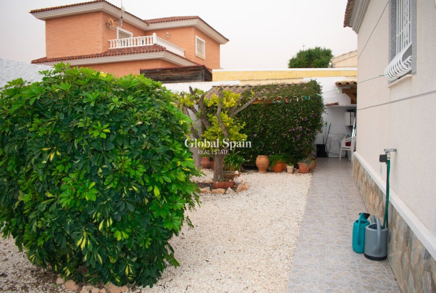 Wiederverkauf - VILLA -
TORREVIEJA - Torrevieja