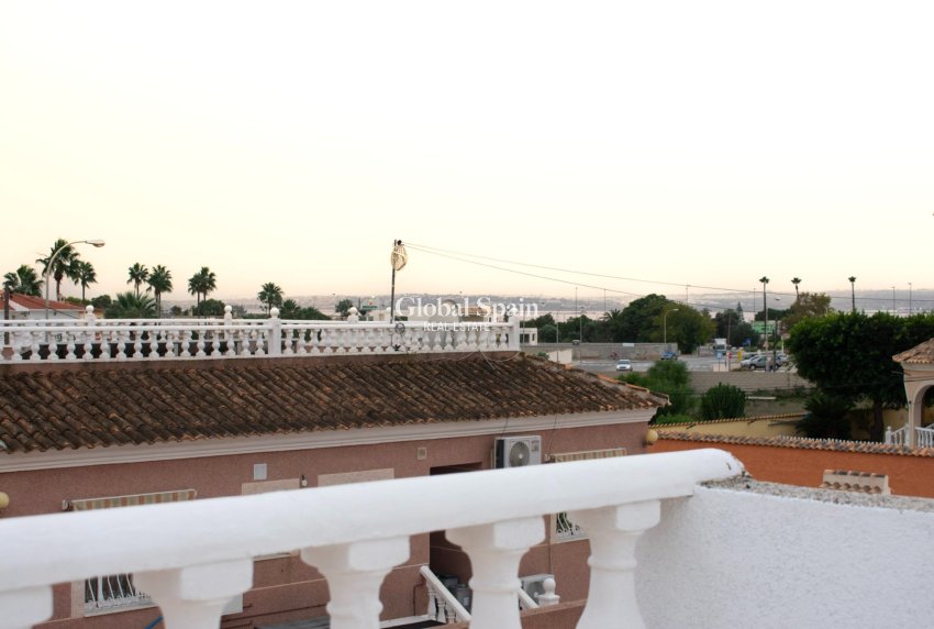 Wiederverkauf - VILLA -
TORREVIEJA - Torrevieja