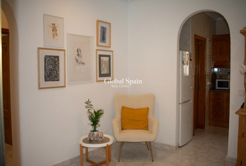 Wiederverkauf - VILLA -
TORREVIEJA - Torrevieja