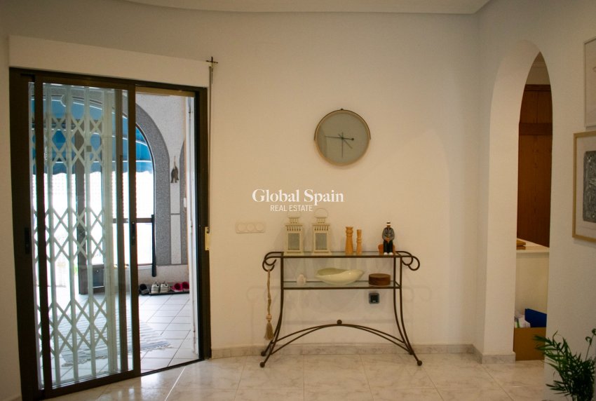 Wiederverkauf - VILLA -
TORREVIEJA - Torrevieja