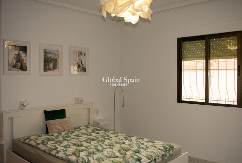 Wiederverkauf - VILLA -
TORREVIEJA - Torrevieja