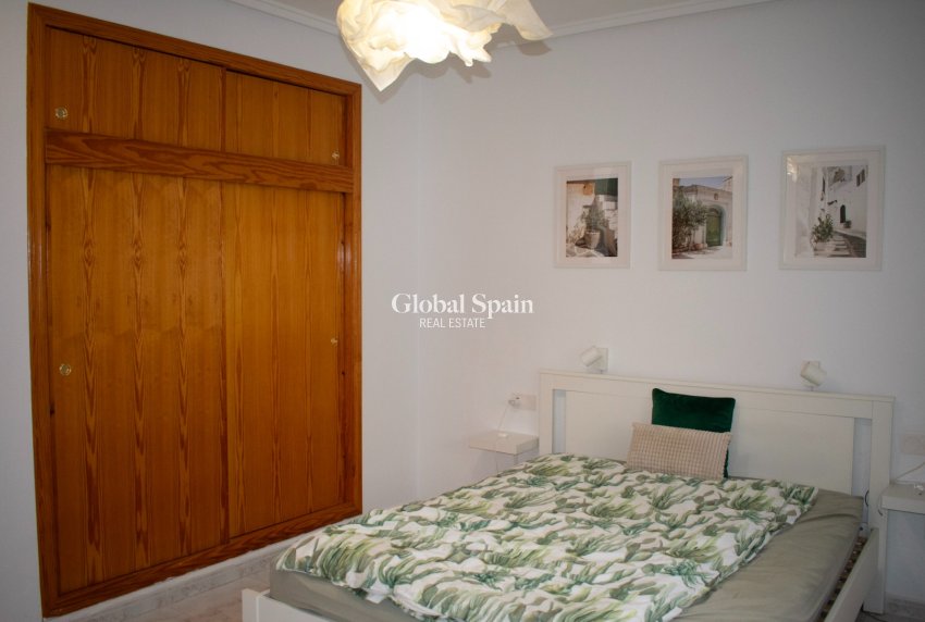 Wiederverkauf - VILLA -
TORREVIEJA - Torrevieja