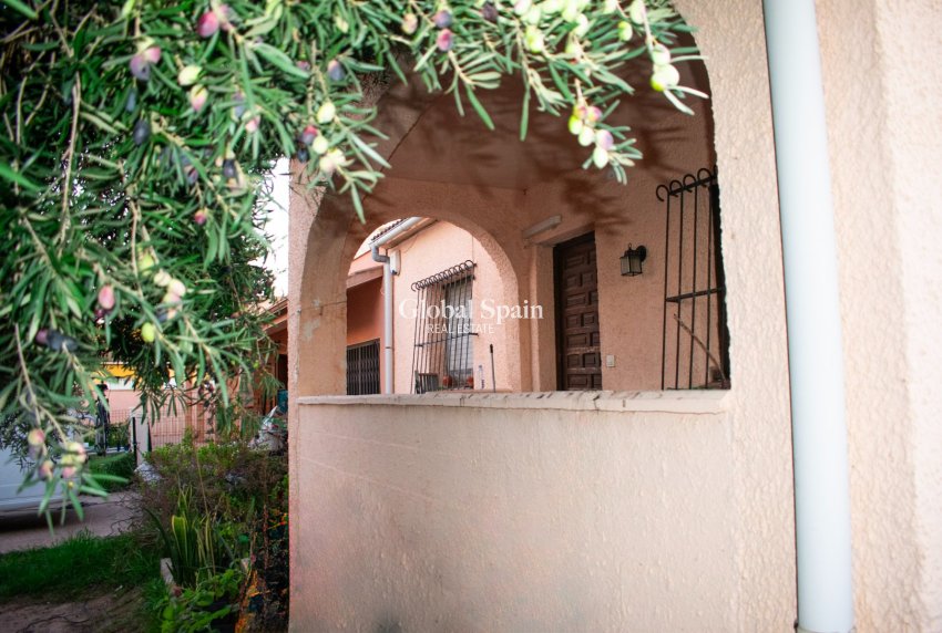 Wiederverkauf - VILLA -
TORREVIEJA - Torrevieja