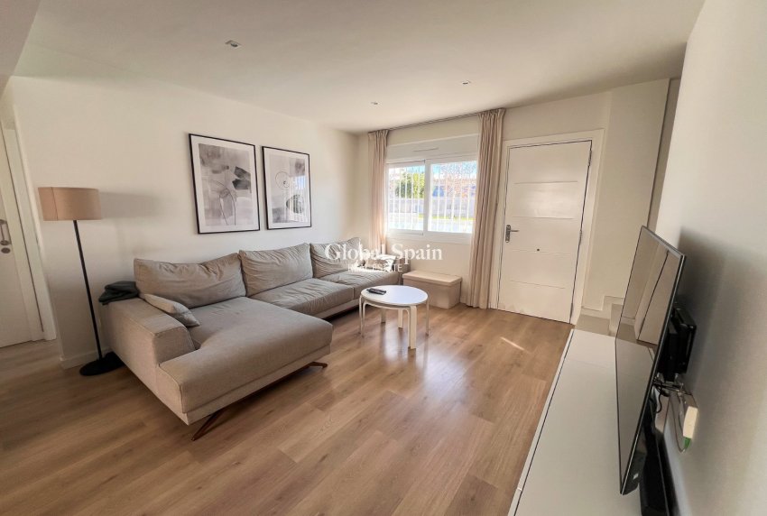 Wiederverkauf - VILLA -
TORREVIEJA - Torrevieja