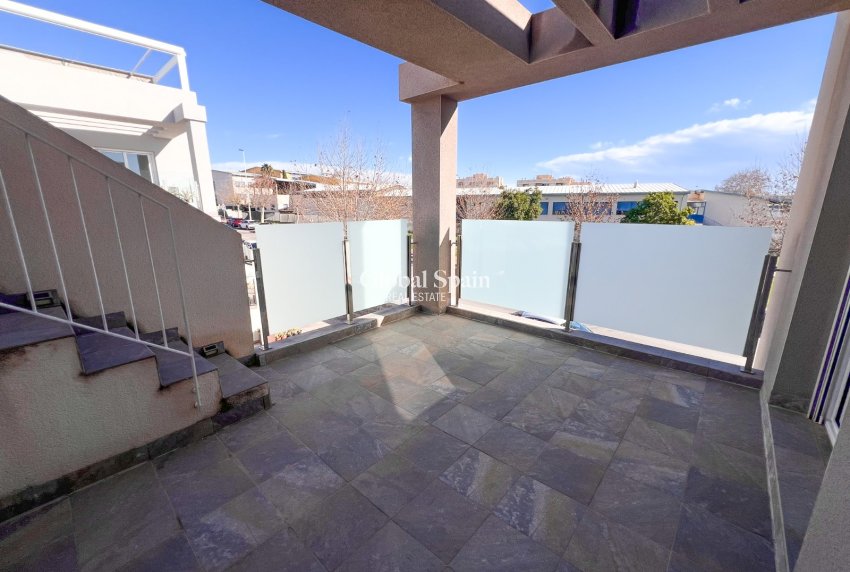 Wiederverkauf - VILLA -
TORREVIEJA - Torrevieja