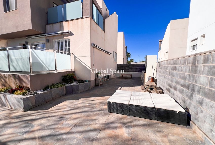 Wiederverkauf - VILLA -
TORREVIEJA - Torrevieja