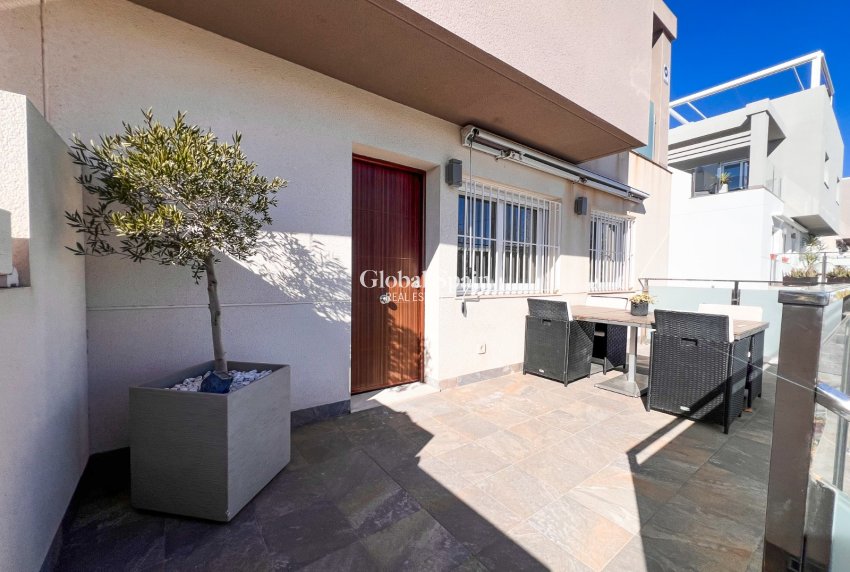 Wiederverkauf - VILLA -
TORREVIEJA - Torrevieja