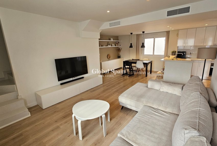 Wiederverkauf - VILLA -
TORREVIEJA - Torrevieja