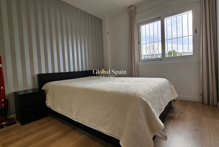 Wiederverkauf - VILLA -
TORREVIEJA - Torrevieja