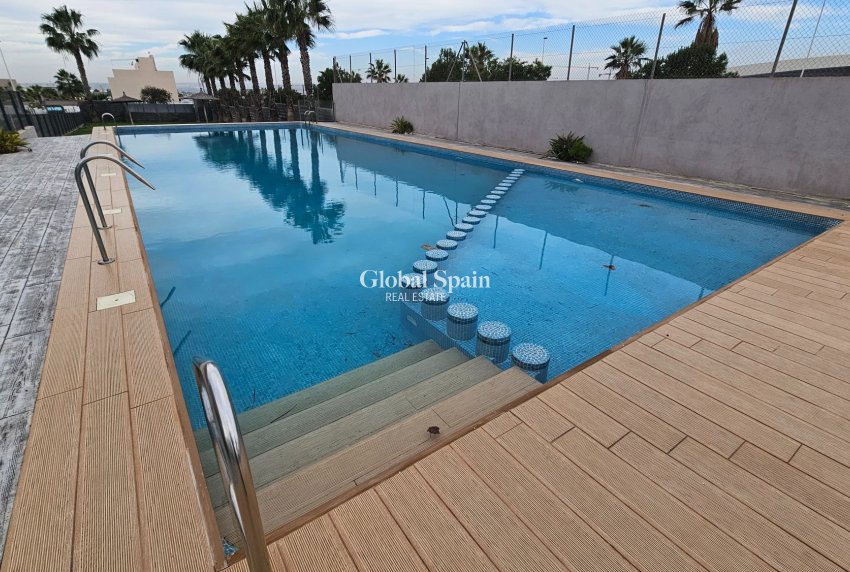 Wiederverkauf - VILLA -
TORREVIEJA - Torrevieja