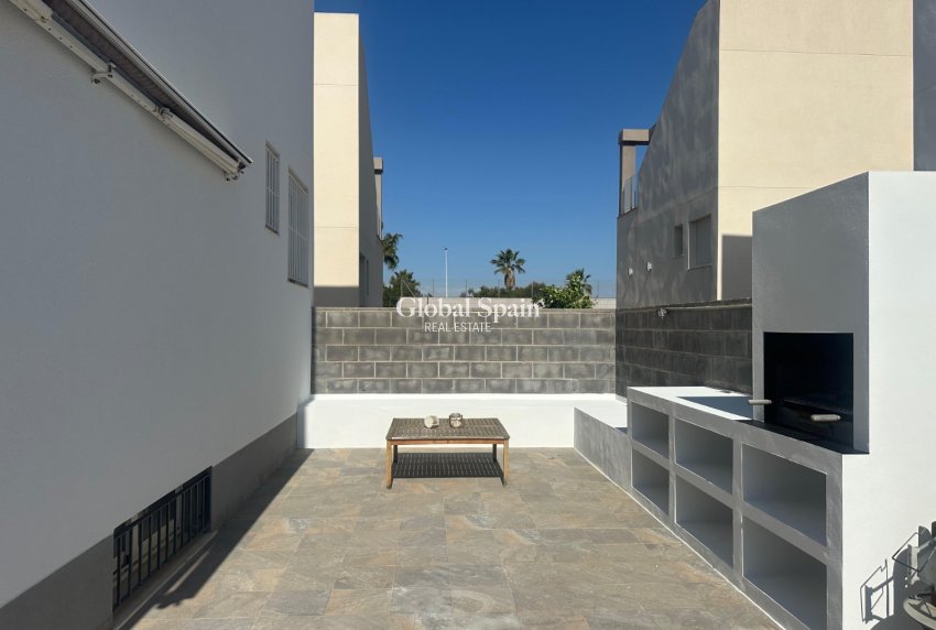 Wiederverkauf - VILLA -
TORREVIEJA - Torrevieja