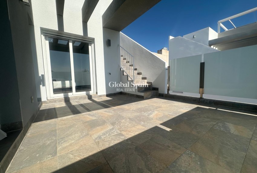 Wiederverkauf - VILLA -
TORREVIEJA - Torrevieja