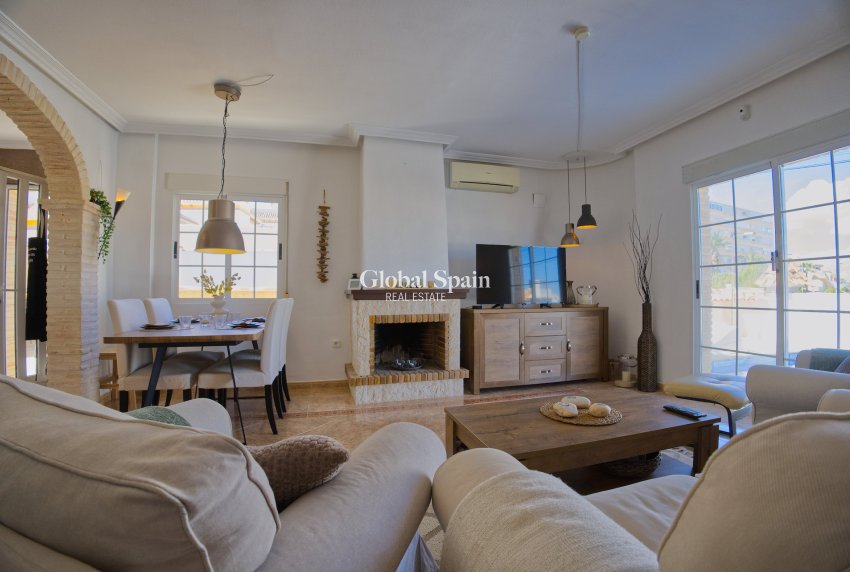 Wiederverkauf - VILLA -
TORREVIEJA - Torrevieja