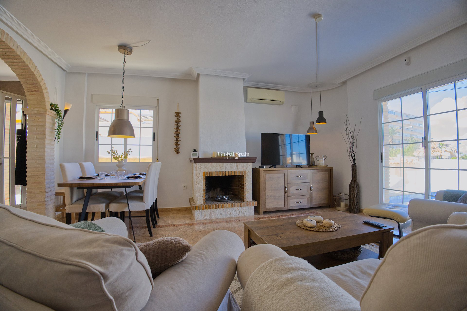 Wiederverkauf - VILLA -
TORREVIEJA - Torrevieja