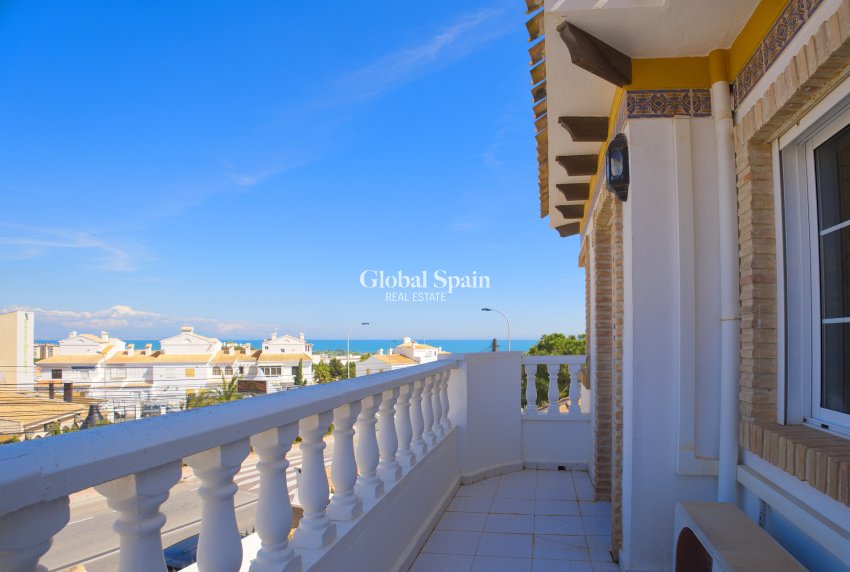 Wiederverkauf - VILLA -
TORREVIEJA - Torrevieja