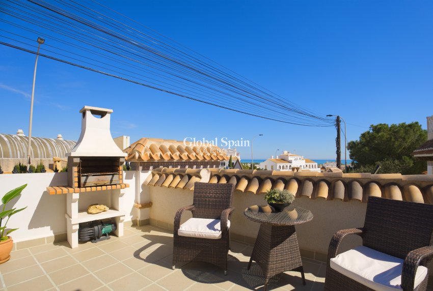 Wiederverkauf - VILLA -
TORREVIEJA - Torrevieja