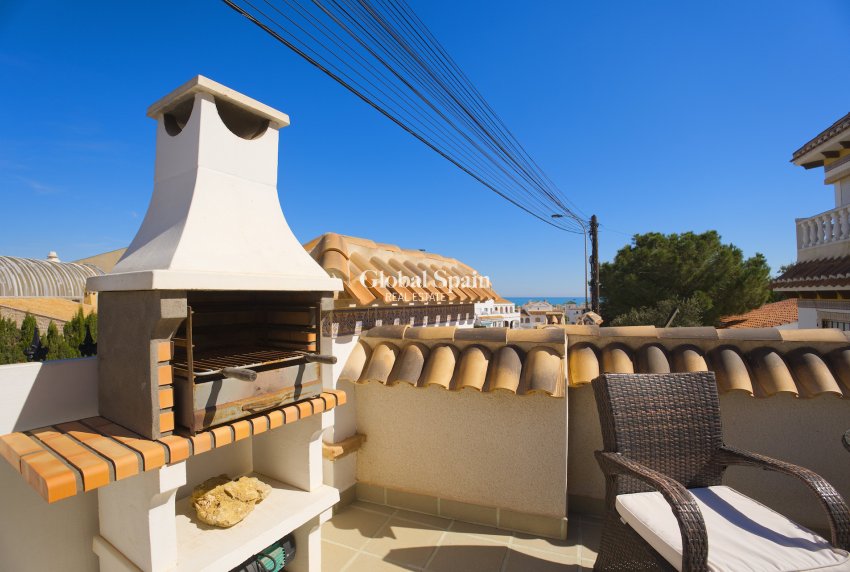 Wiederverkauf - VILLA -
TORREVIEJA - Torrevieja