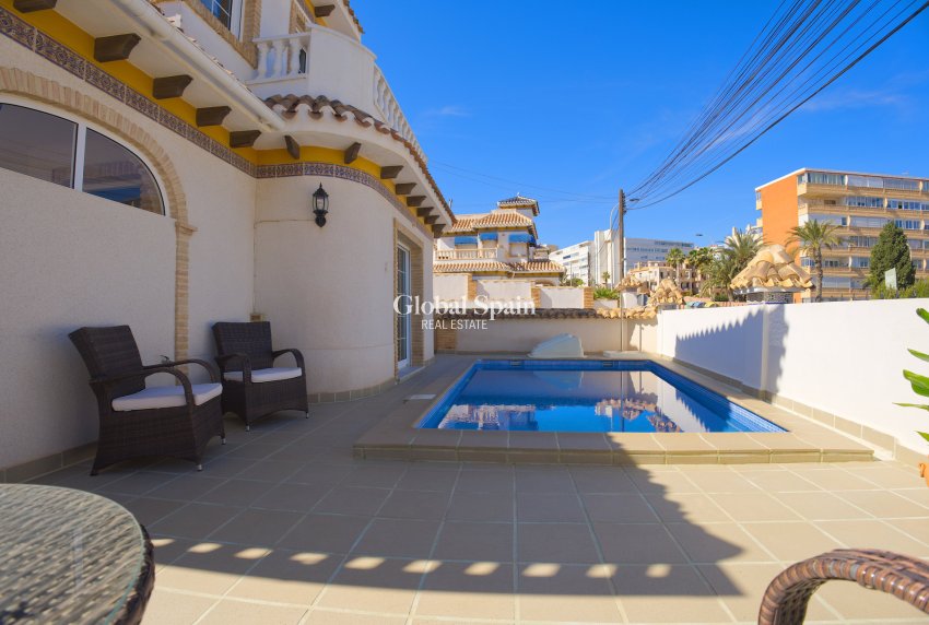 Wiederverkauf - VILLA -
TORREVIEJA - Torrevieja