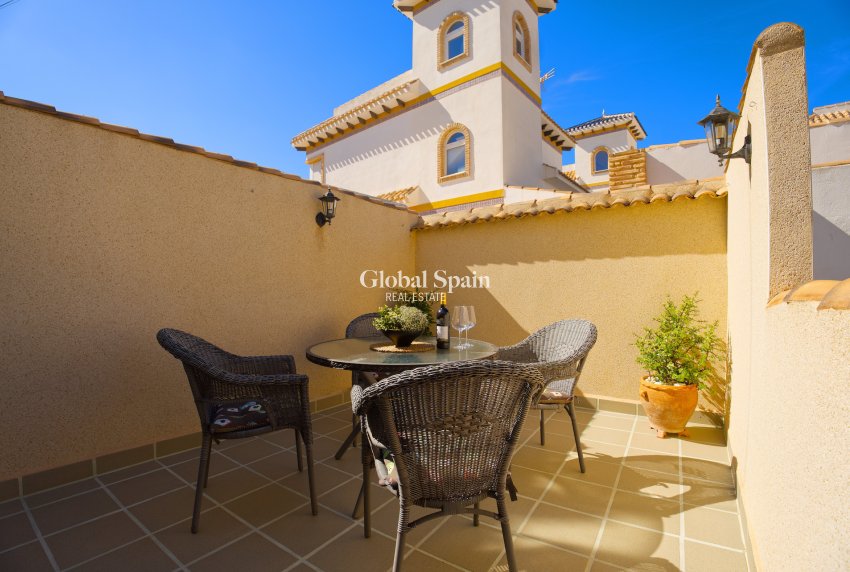 Wiederverkauf - VILLA -
TORREVIEJA - Torrevieja