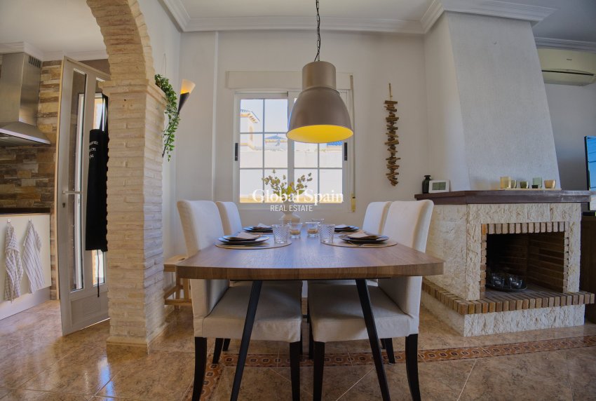 Wiederverkauf - VILLA -
TORREVIEJA - Torrevieja