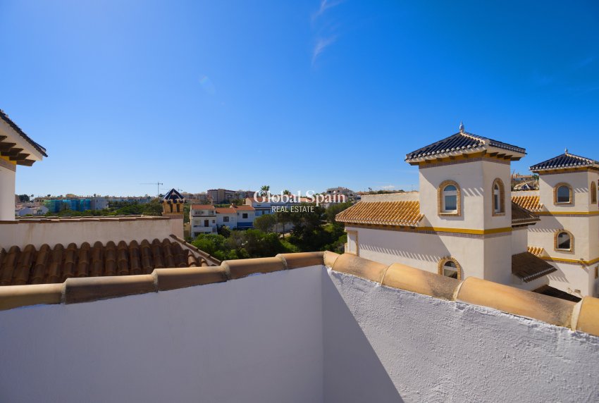 Wiederverkauf - VILLA -
TORREVIEJA - Torrevieja