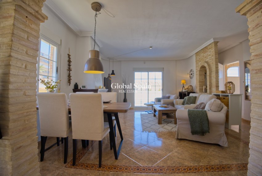Wiederverkauf - VILLA -
TORREVIEJA - Torrevieja