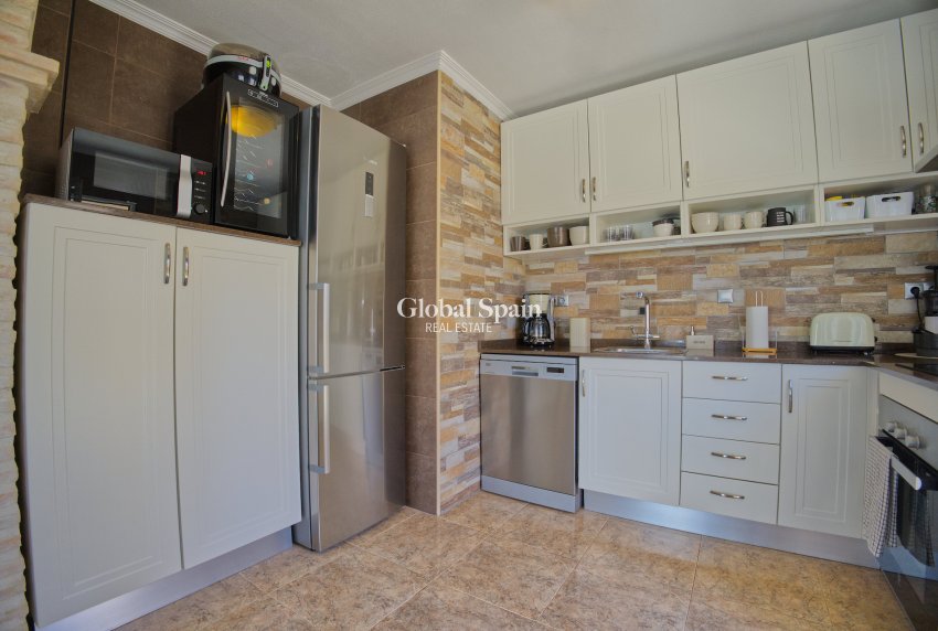 Wiederverkauf - VILLA -
TORREVIEJA - Torrevieja