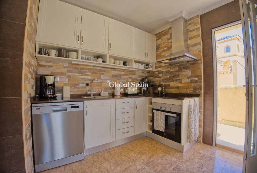 Wiederverkauf - VILLA -
TORREVIEJA - Torrevieja