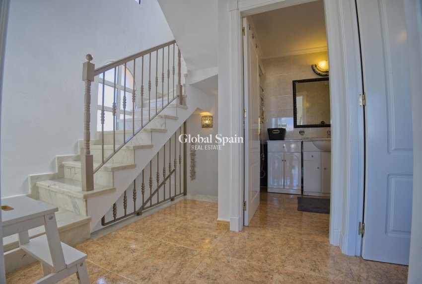 Wiederverkauf - VILLA -
TORREVIEJA - Torrevieja