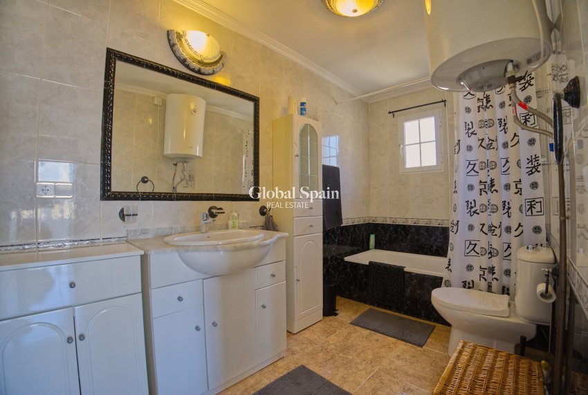 Wiederverkauf - VILLA -
TORREVIEJA - Torrevieja
