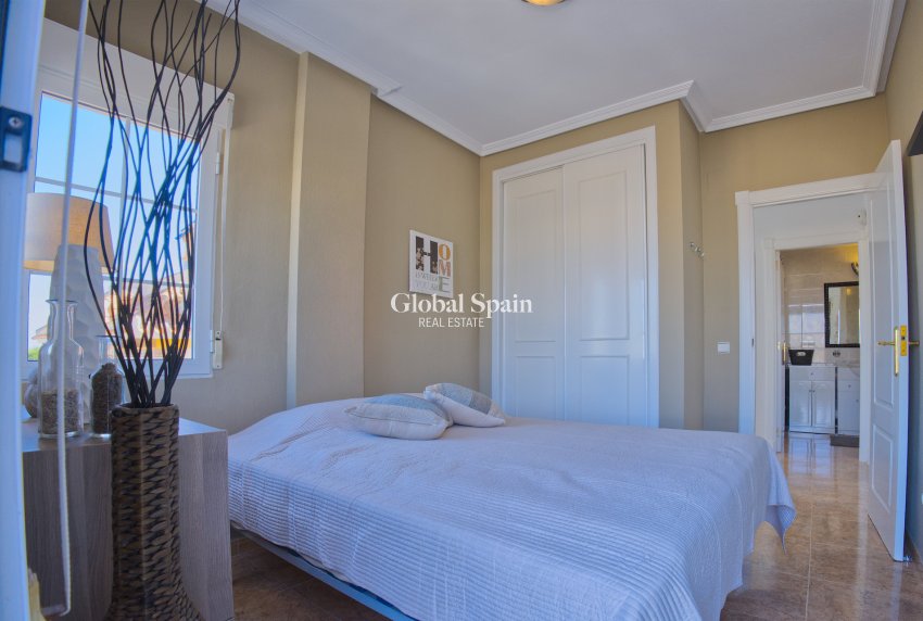 Wiederverkauf - VILLA -
TORREVIEJA - Torrevieja