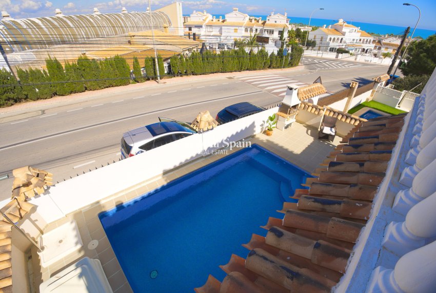 Wiederverkauf - VILLA -
TORREVIEJA - Torrevieja