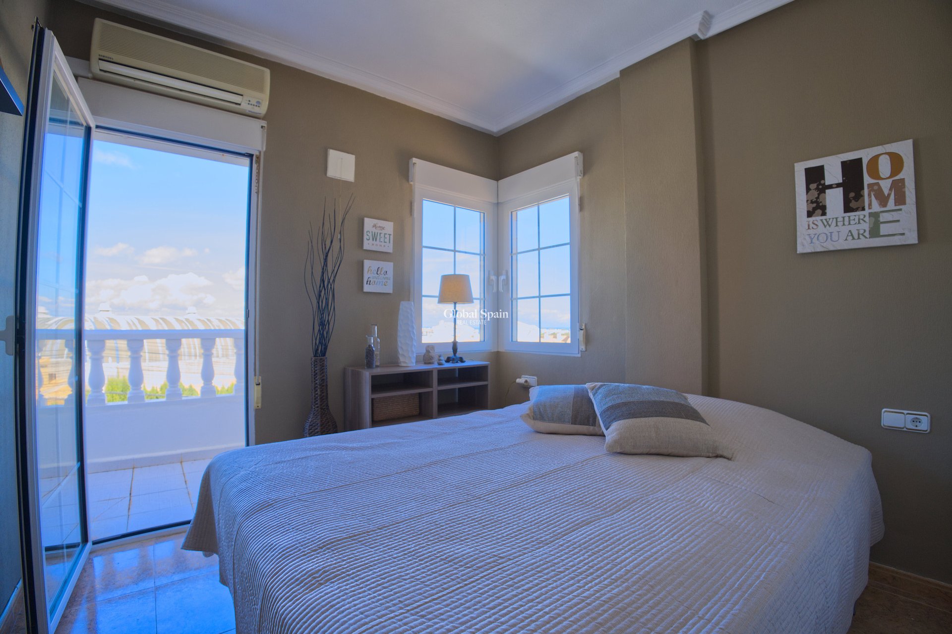 Wiederverkauf - VILLA -
TORREVIEJA - Torrevieja