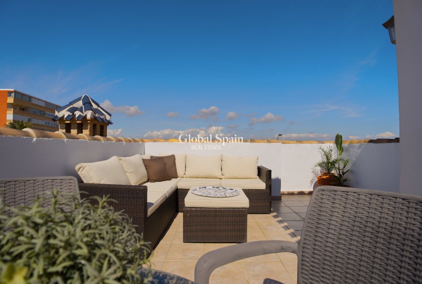 Wiederverkauf - VILLA -
TORREVIEJA - Torrevieja