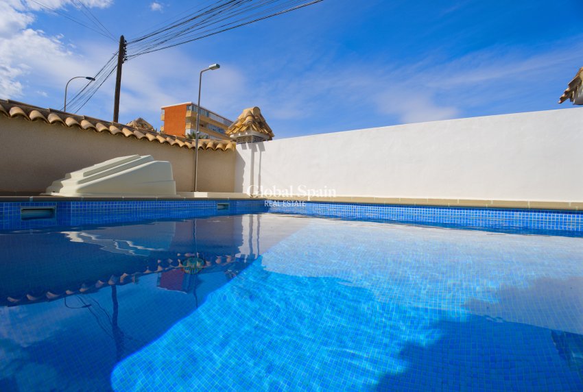 Wiederverkauf - VILLA -
TORREVIEJA - Torrevieja