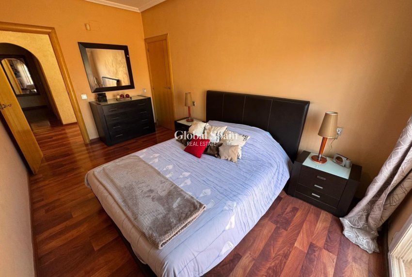 Wiederverkauf - VILLA -
TORREVIEJA - Zona Los Frutales