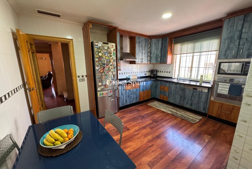 Wiederverkauf - VILLA -
TORREVIEJA - Zona Los Frutales