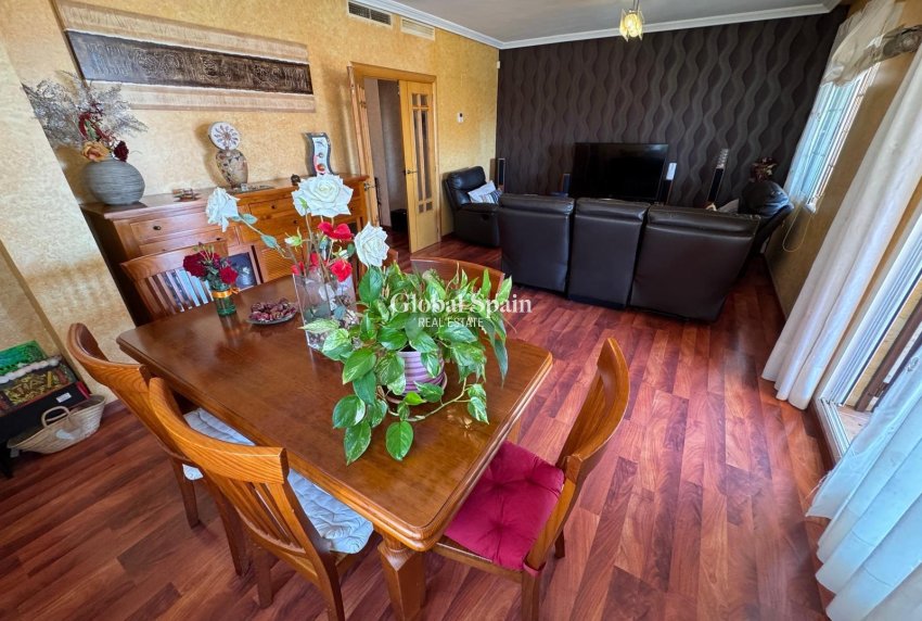 Wiederverkauf - VILLA -
TORREVIEJA - Zona Los Frutales