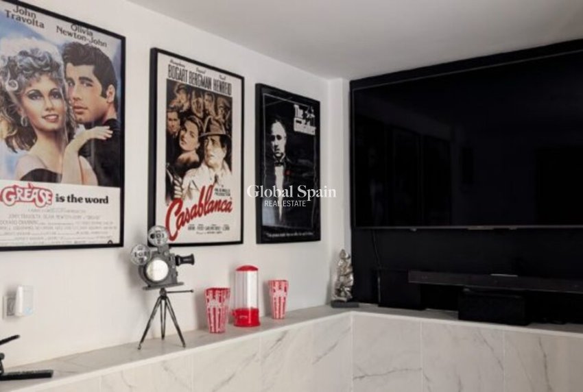 Wiederverkauf - VILLA -
VILLAMARTÍN - Costa Blanca