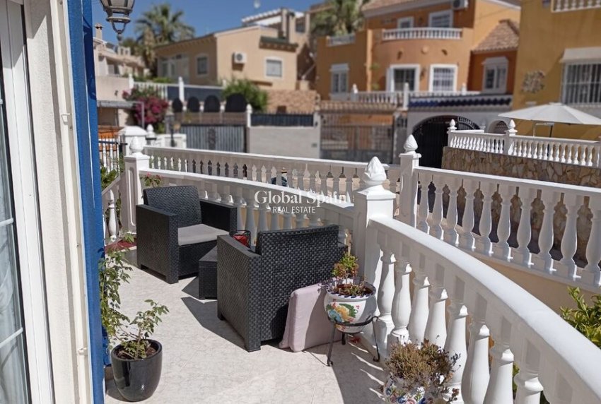 Wiederverkauf - VILLA -
VILLAMARTÍN - Costa Blanca