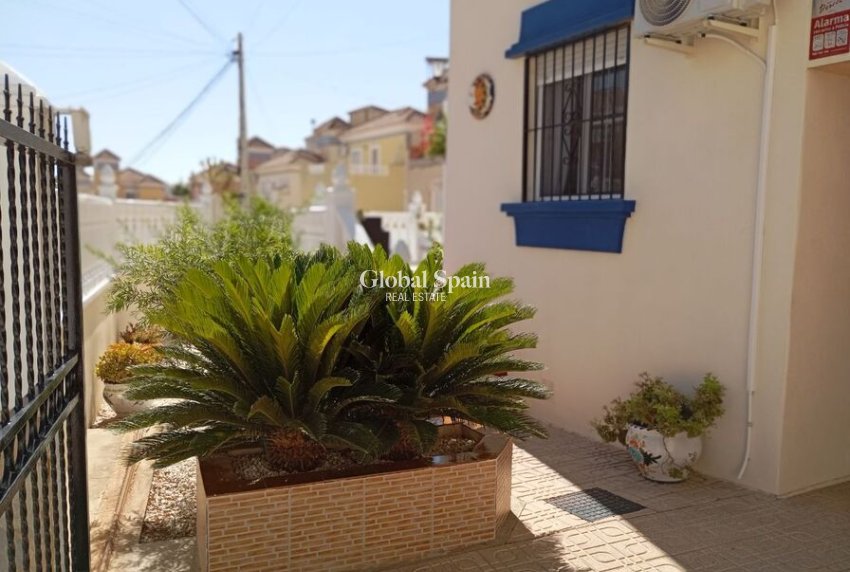 Wiederverkauf - VILLA -
VILLAMARTÍN - Costa Blanca