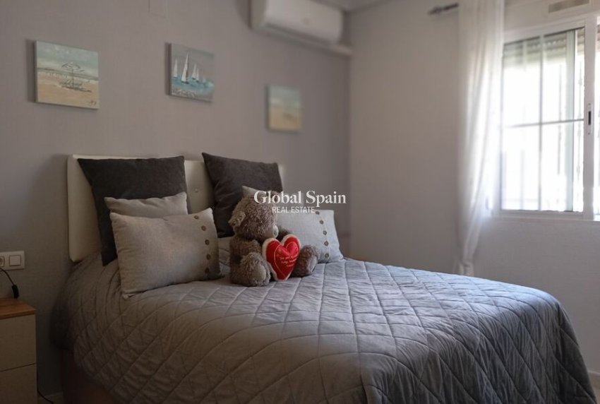 Wiederverkauf - VILLA -
VILLAMARTÍN - Costa Blanca