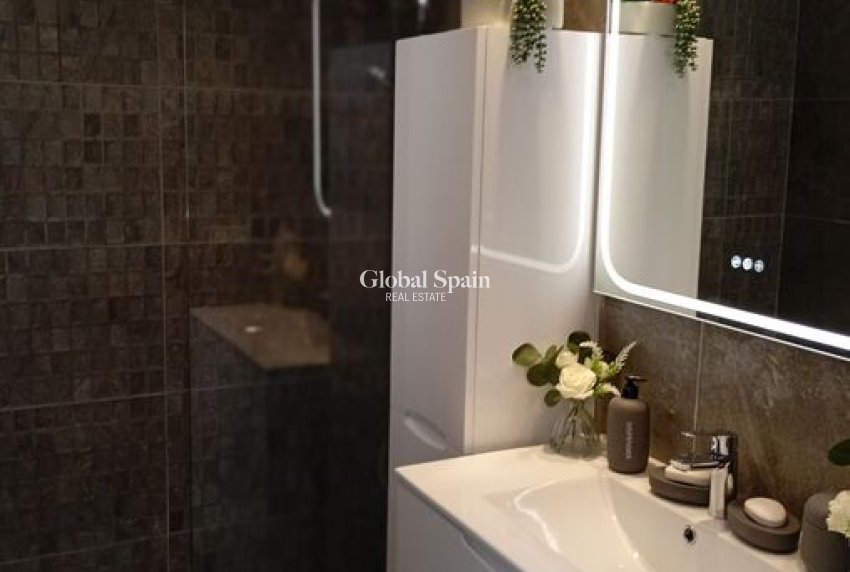 Wiederverkauf - VILLA -
VILLAMARTÍN - Costa Blanca