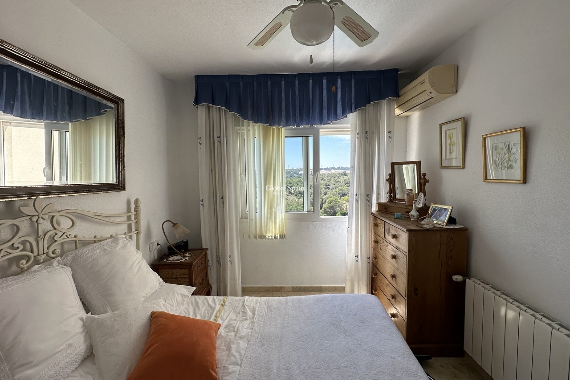 Wiederverkauf - VILLA -
VILLAMARTÍN - Costa Blanca