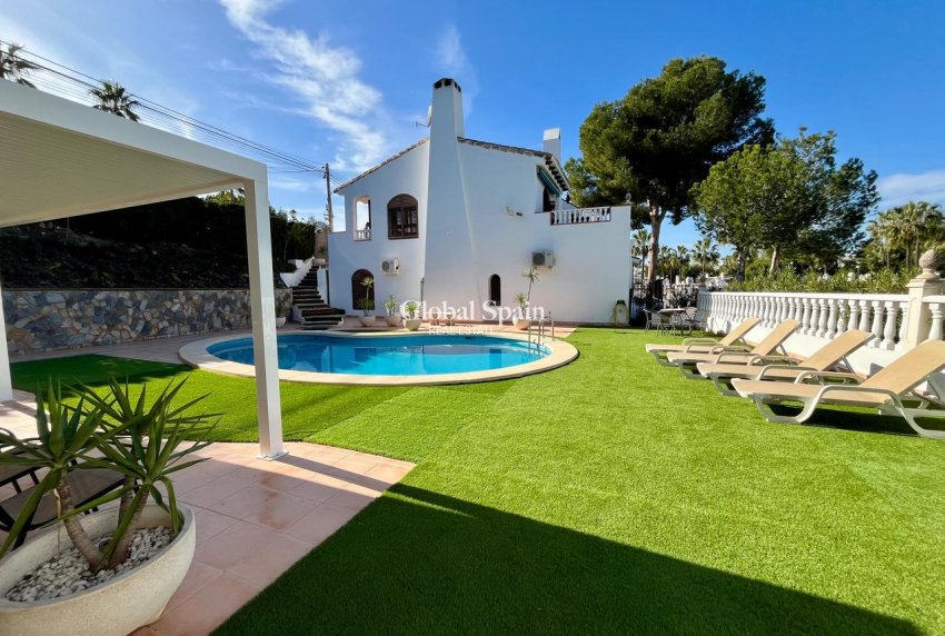 Wiederverkauf - VILLA -
VILLAMARTÍN - Costa Blanca