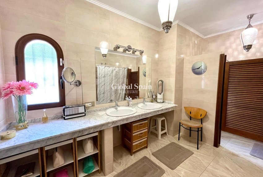 Wiederverkauf - VILLA -
VILLAMARTÍN - Costa Blanca