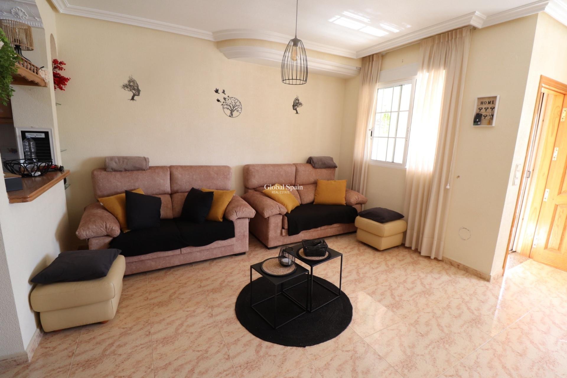 Wiederverkauf - VILLA -
VILLAMARTÍN - Costa Blanca